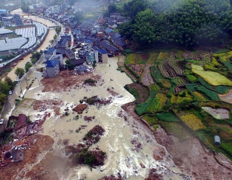 33 missing after China landslides